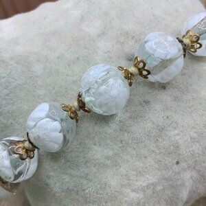 White Vintage Floral Marbled Glass Beaded Gold Tone Bracelet